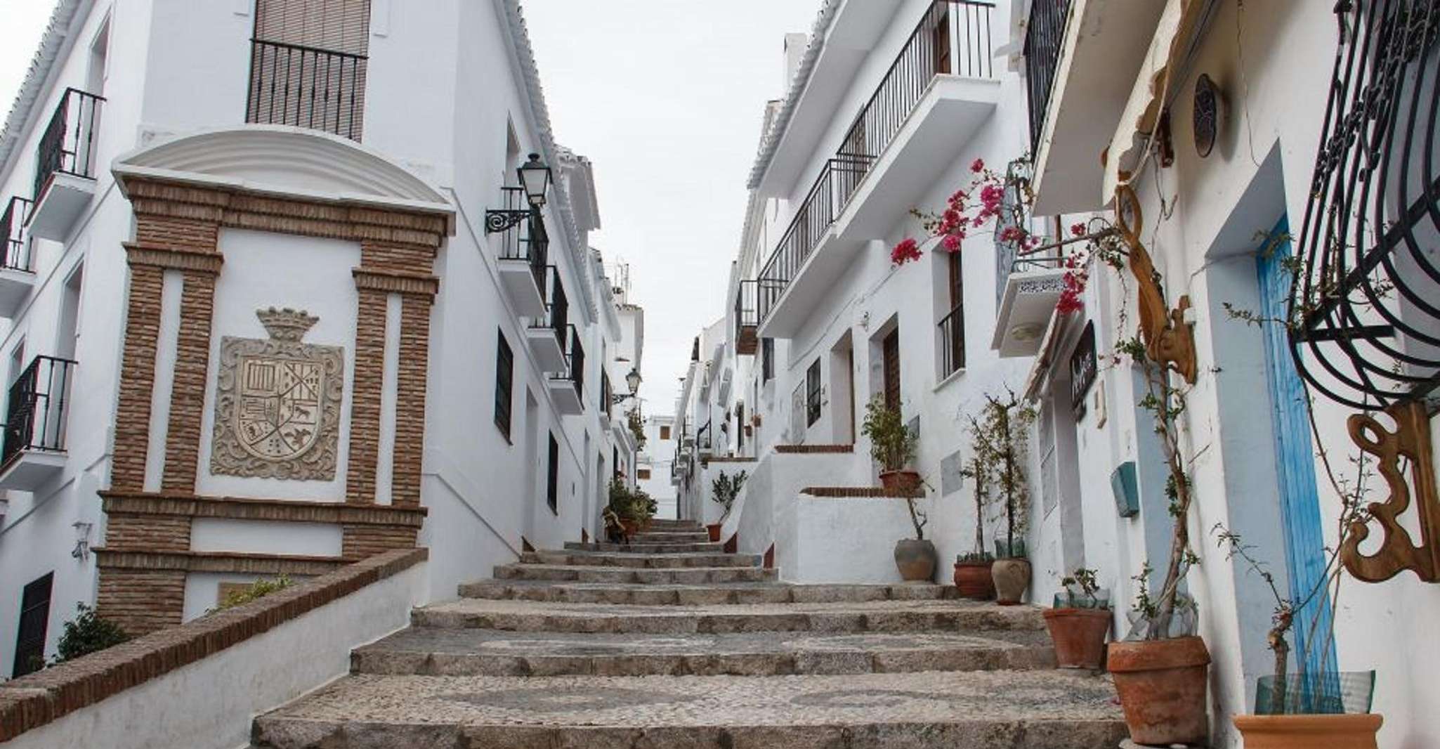 Desde Almuñécar, Cuevas de Nerja, Nerja & Excursión de un día a Frigiliana - Hizvo
