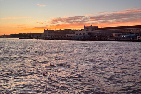 Sunset aboard a sailboat in Lisbon! Sunset aboard a sailing boat in Lisbon!