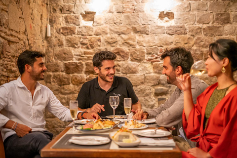 De Madri: vilarejos tradicionais, visita a vinícolas e almoço de tapasTour em inglês