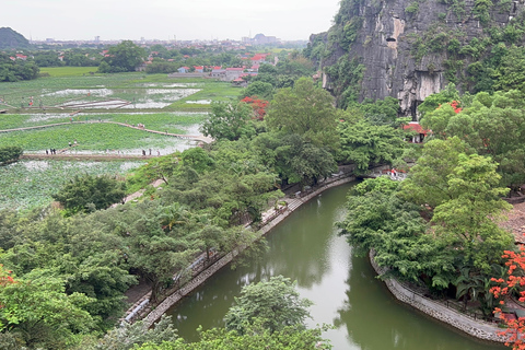 Ninh Bình: Bai Dinh, Trang An en Mua Cave dag privétourNinh Bình: Bai Dinh, Trang An en Mua Cave op de motor