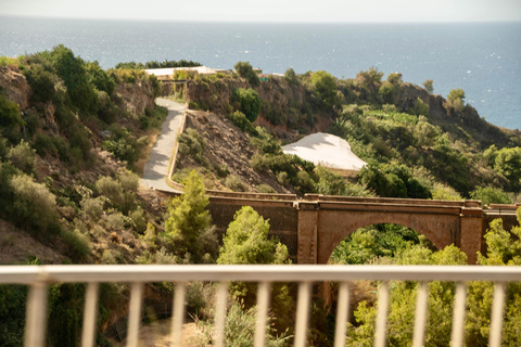 Torremolinos/Benalmadena: Grotten van Nerja Tour met FrigilianaTorremolinos/Benalmadena: rondleiding door de grotten van Nerja met Frigiliana