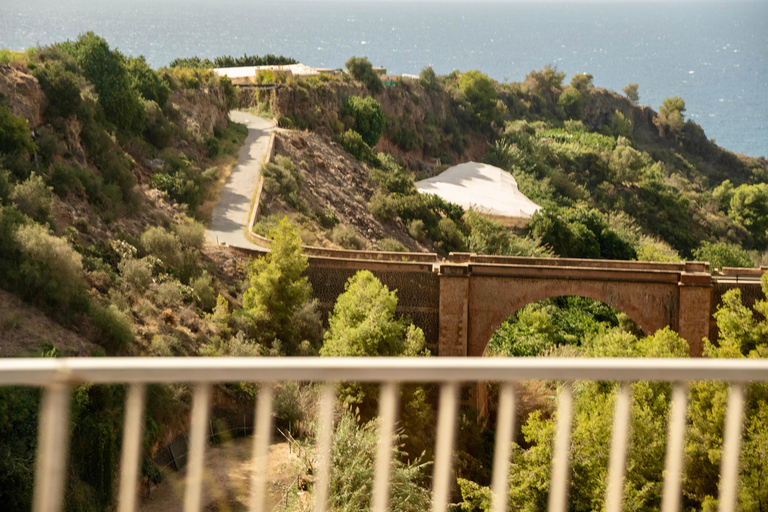 Torremolinos/Benalmadena: Grotten van Nerja Tour met FrigilianaTorremolinos/Benalmadena: rondleiding door de grotten van Nerja met Frigiliana