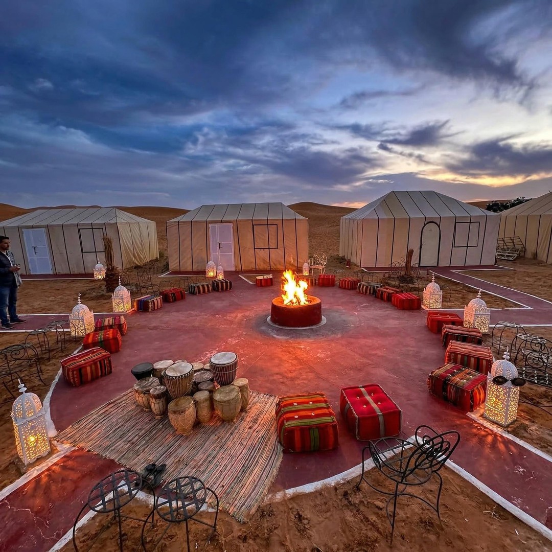 Depuis Marrakech : safari de 3 jours dans le désert de Merzouga et séjour doré - dromadaire