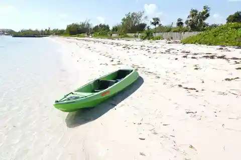 Providenciales, Turks and Caicos: Clear Bottom Kayak