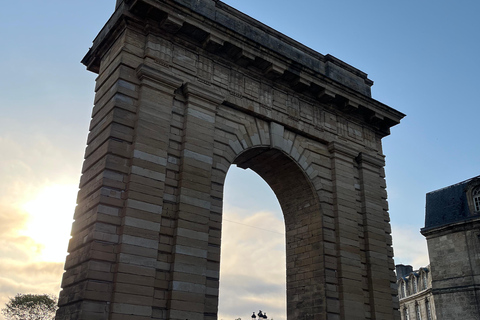 Bordeaux: Dark History Walking Tour with Local Guide El lado oscuro de Burdeos | Asesinatos, misterios y secretos