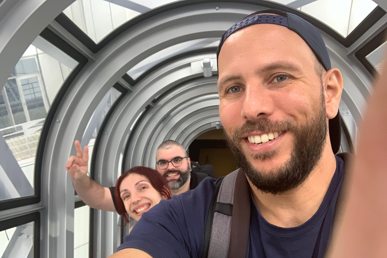 Osaka: Cherry Blossom Walking Tour with a Local 3-hours:Osaka Cherry Blossom Walking Tour with a Local