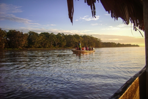 Desde Iquitos || Navega por el río Amazonas - Día completo ||