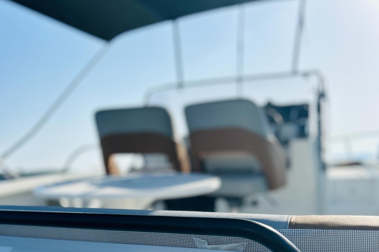 Ze Splitu/Trogiru: Błękitna Laguna i 2 wyspy - pół dnia prywatnieZe Splitu: prywatna półdniowa wycieczka do Błękitnej Laguny i Šolta Nečujam