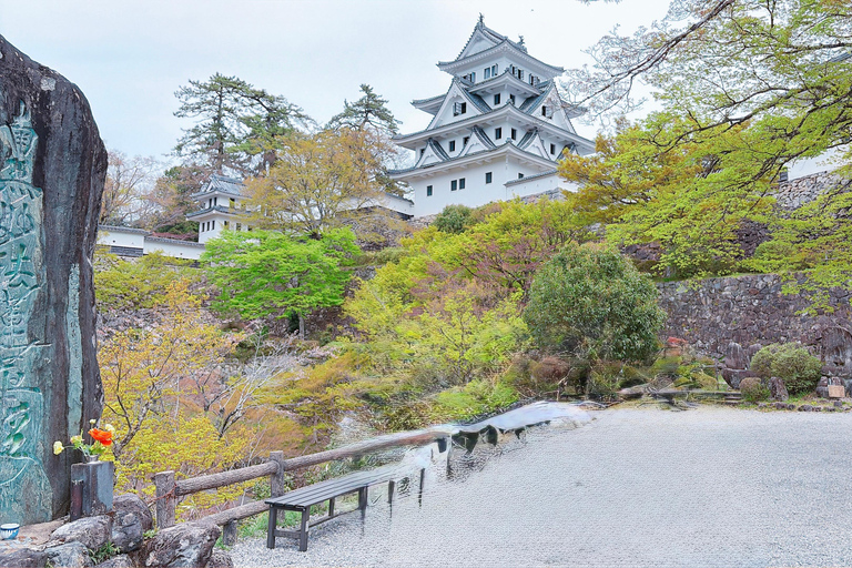 Gujo Hachiman Day Trip: Mountain Castle & Traditional Town The popular Gujyo town tour