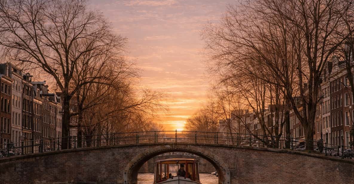 Afbeelding 6 van Amsterdam: salon-boottocht, optioneel met kaas en wijn