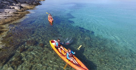 Brač: 3-stündige geführte Seekajak-Tour von Postira zur Bucht Lovrečina