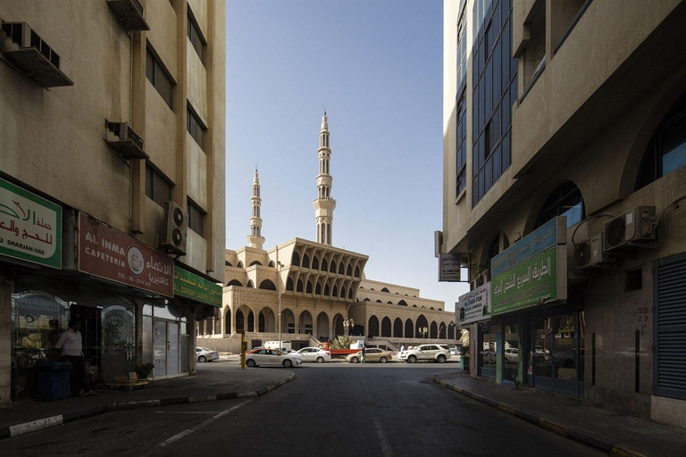 Traslado de lujo al aeropuerto de Sharjah: Asequible y cómodoTraslado al aeropuerto Desde: Ciudad de Sharjah al Aeropuerto de Sharjah