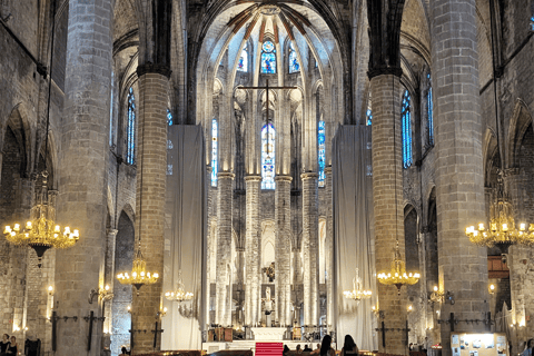 Barcelona: Old Town Private Walking Tour of Past and Present 2H - Guided tour in Spanish with Fábio