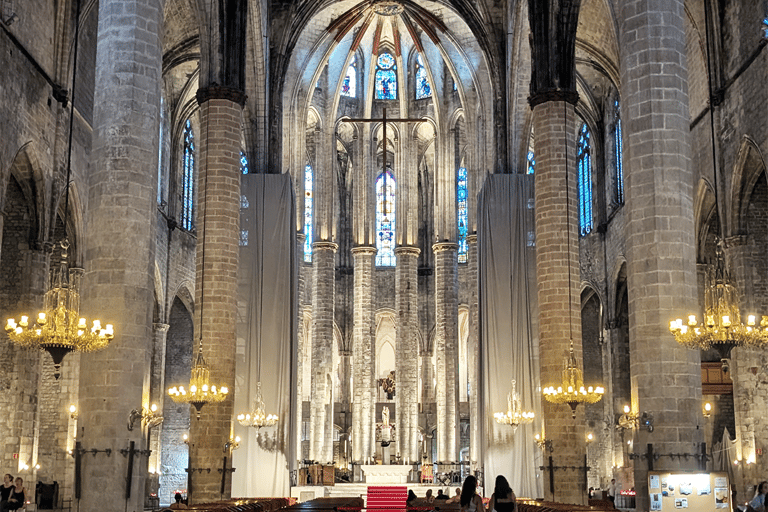 Barcelona: Old Town Private Walking Tour of Past and Present 2H - Guided tour in Spanish with Fábio