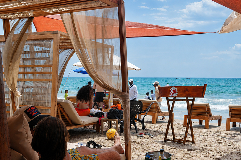 Playa Linda: Nakawa Beach Club with boat, lunch, sunbed, and cocktail Plan with Lunch and Welcome Cocktail