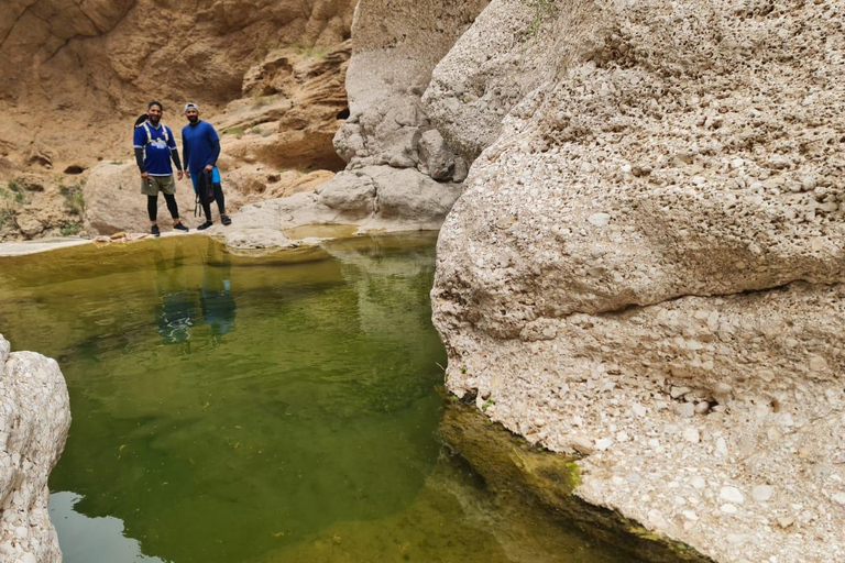 Muscat: Fins View, Wadi Jahal & Bimmah Tour