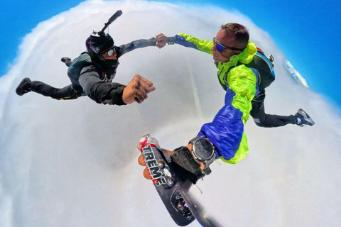 Rio de Janeiro: Tandem jump with camera in Barra da Tijuca Rio de Janeiro: Tandem skydive with camera in Barra da Tijuca