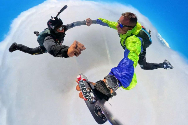 Rio de Janeiro: Tandem jump with camera in Barra da Tijuca Rio de Janeiro: Tandem skydive with camera in Barra da Tijuca