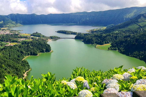 Westküste: Sete Cidades See und Ananasproduktion