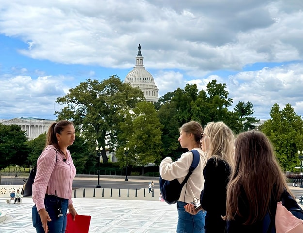 Guided tour visit inside the Capitol and the Library of Congress.