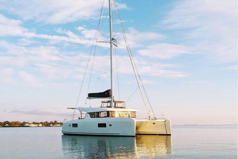 Journée complète d'aventure en catamaran privé à l'Île Aux Cerfs