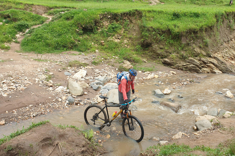 Rwanda: Guided 5 days biking the Congo Nile trail