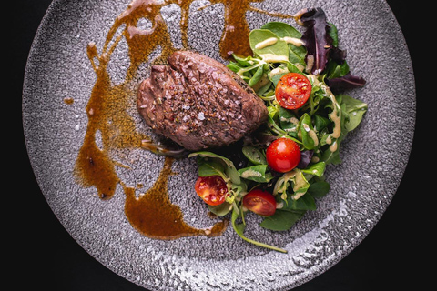 Colombo: Luxuriöses Steak-Dinner + Wein oder Cocktail und DessertColombo: Luxuriöses Steakessen + Wein oder Cocktail und Dessert