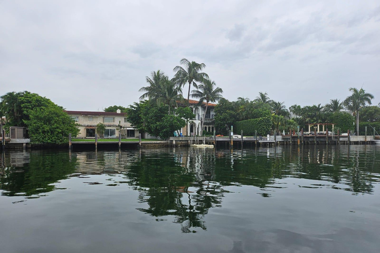 Miami: Private Tailored Sightseeing Boat Tour 1 hour Package w/o Gas & Marina Fees $70 due at Check-in