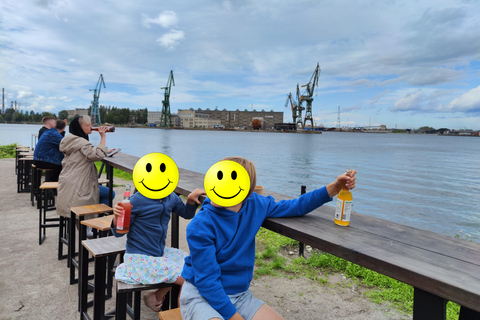 Gdańsk: Wrzeszcz and Shipyard District Private Bike Tour Golden Hour Ride – Gdańsk on evening mood Photo Stops