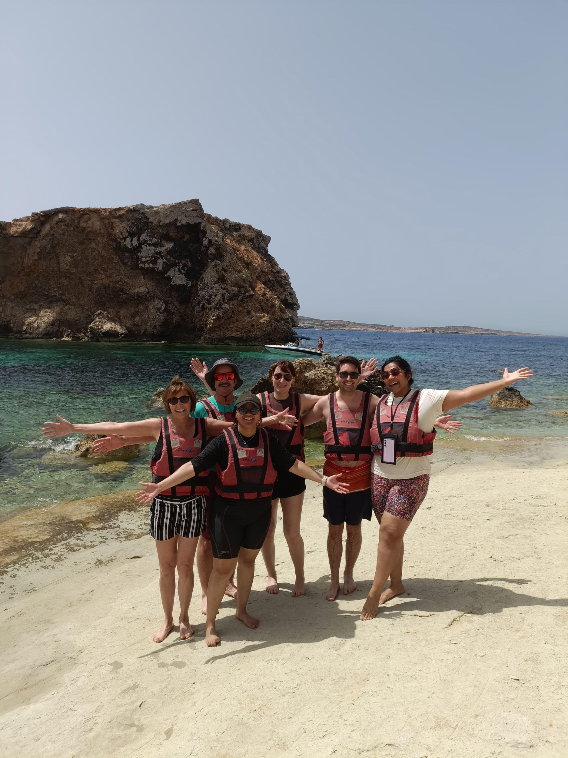 Gozo: 1 Stunde Kajak plus + Höhlentour + Ablegen an der Blauen Lagune