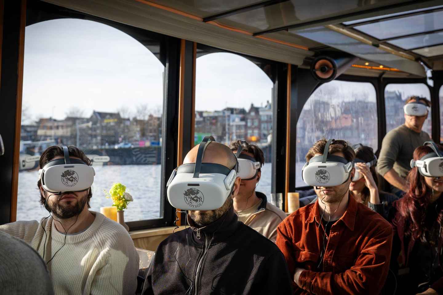 Amsterdam: Luxury Canal Cruise with Historic VR Experience