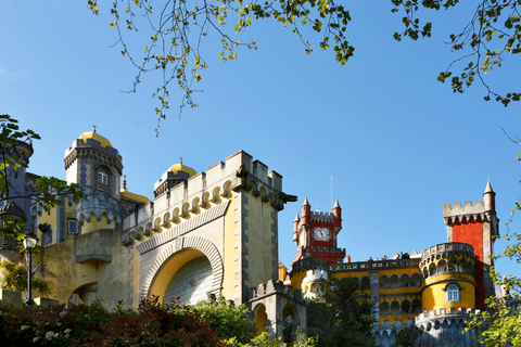 Lisbona: Sintra, Palazzo Pena, Roca Cape Coast e Cascais - 8hTour di 8 ore Sintra Pena Palazzo Giardini Roca Cape Coast Cascais