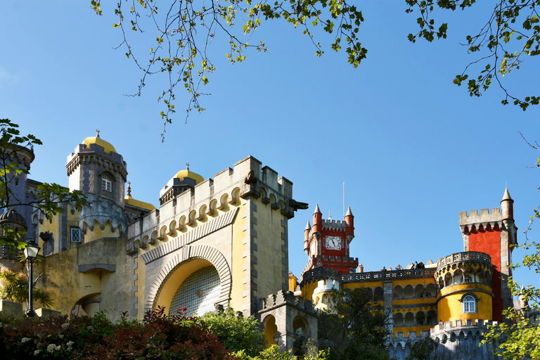 Lisbona: Sintra, Palazzo Pena, Roca Cape Coast e Cascais - 8hTour di 8 ore Sintra Pena Palazzo Giardini Roca Cape Coast Cascais