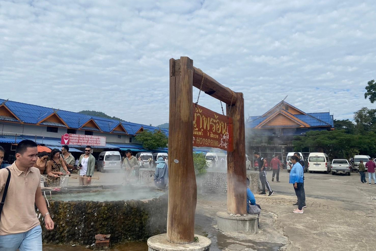 Chiang Rai: Explore 3 Highlight Temples (White, Blue, Red) Meeting Point: Wat Phra Singh (Hotels Outside Pickup Area)