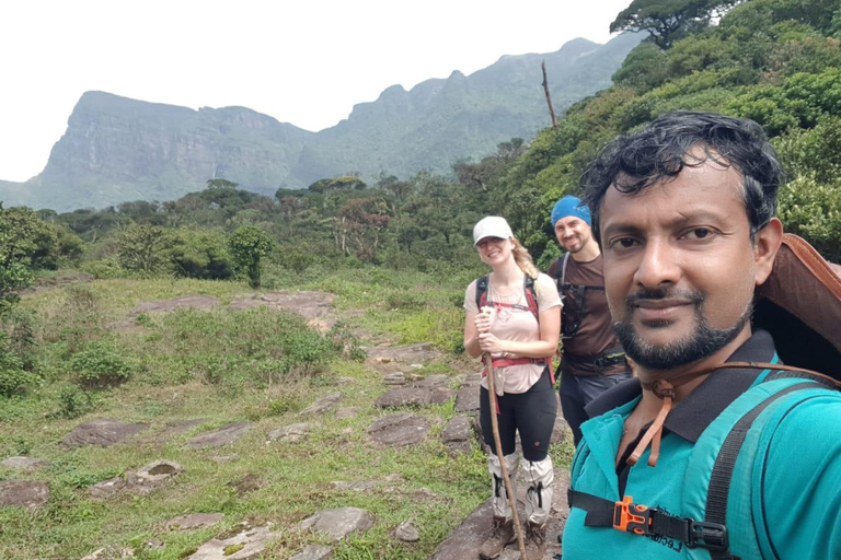 纳克尔斯峰探险和希洛亚村露营 2 日游