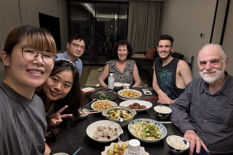 Shanghai: Home Cooking Class with a Ceramic Artist & Meal