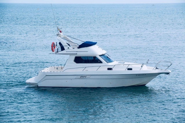 Barcelona: Privat fishing trip in a yacht