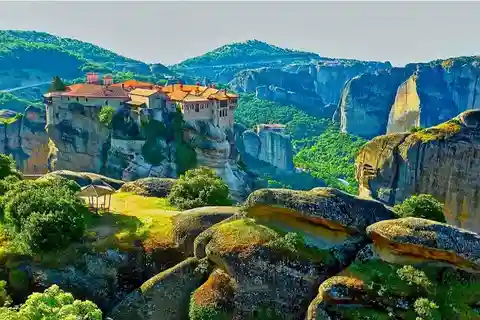Meteora Monasteries: Full Day Tour from Athens