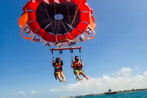 Bali : Parachute ascensionnel, Jet Ski, Banane, Bateau Donut avec transfert