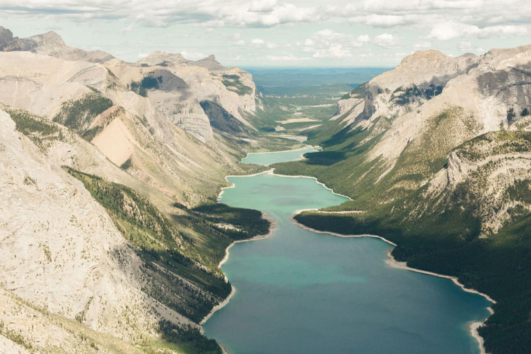 Banff Excursión de media hora en helicóptero por el lago Minnewanka y BanffMorley: Excursión de media hora en helicóptero por el lago Minnewanka y Banff