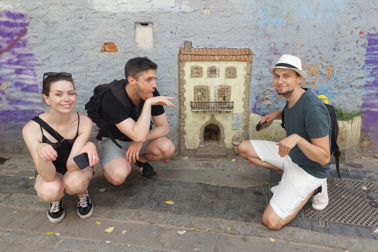 Valencia: Scavenger Hunt and Iconic Sights Self-Guided Tour
