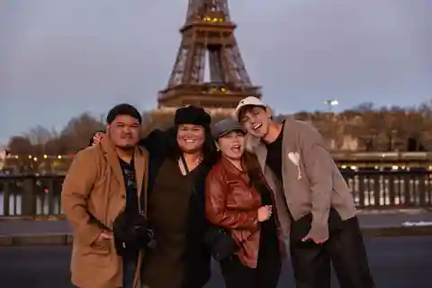 Paris: Fotoshoot i Eiffeltårnet - 55 redigerede billeder inkluderet