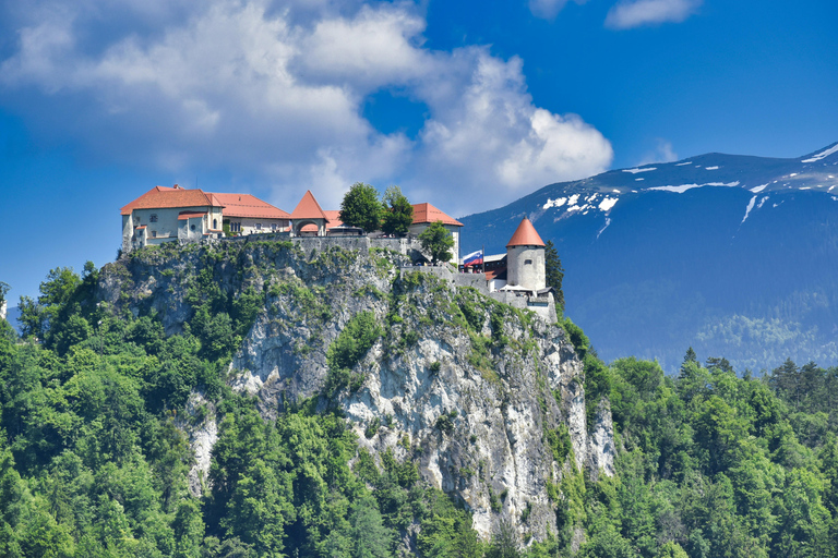 Zagreb naar Ljubljana en tocht langs het meer van BledZagreb naar Ljubljana en Kasteeltour Bled