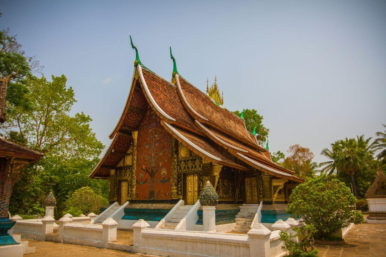 Luang Prabang: Temples, Museum, and Phousi Hill Private Tour