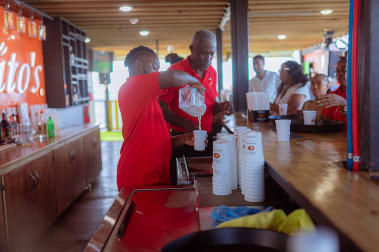 Montego Bay : Poko Loko Floating Bar Island Chill TourMontego Bay : Excursion détente sur l&#039;île du bar flottant Poko Loko