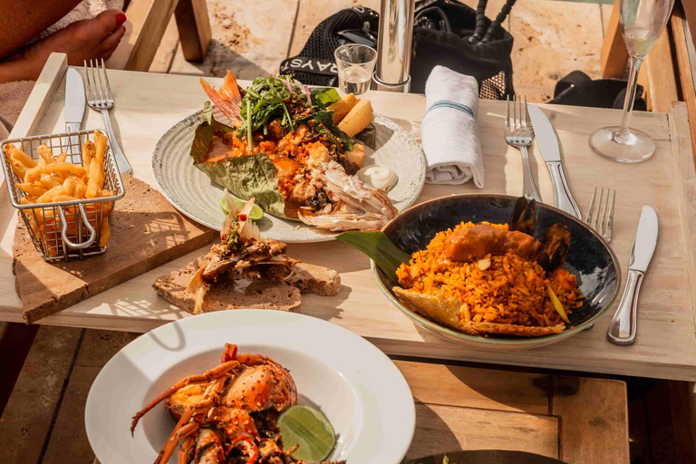 Cartagena:Makani Beach Club w/ Boat Transfer, Drink & Sunbed Makani ELUA VIP Couple Experience – Spa, Lunch & Drinks