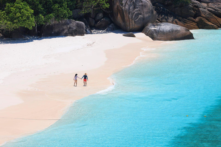 Phuket/Khao Lak : Circuit aventure sur les îles Similan avec 3 repasKhaolak : Circuit d&#039;aventure sur les îles Similan avec 3 repas