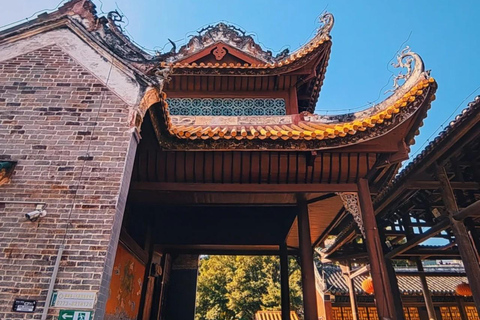 Guilin: Private Wen & Wu Temple Tour with Red Rock Village