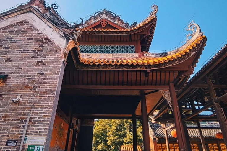 Guilin: Private Wen & Wu Temple Tour with Red Rock Village