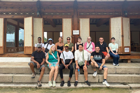 Tour de la ciudad de Seúl: Palacio Gyeongbok, Torre N y mercado localTour de la ciudad de Seúl (día completo): lo moderno y lo tradicional en Seúl